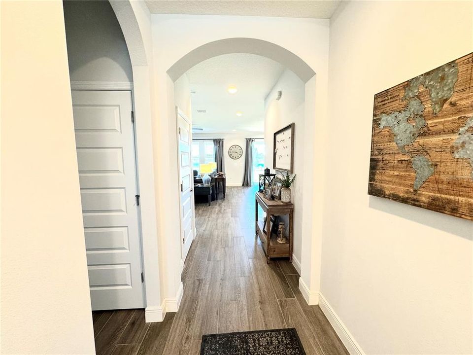 Под контрактом: $690,000 (5 спален, 4 ванн, 2840 Квадратных фут)