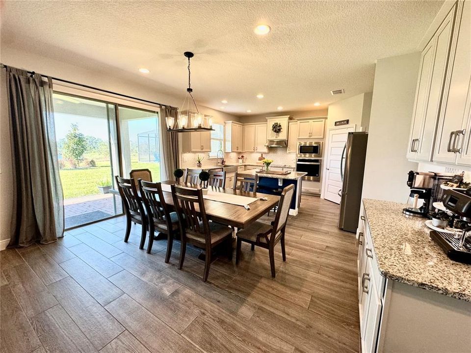 Под контрактом: $690,000 (5 спален, 4 ванн, 2840 Квадратных фут)