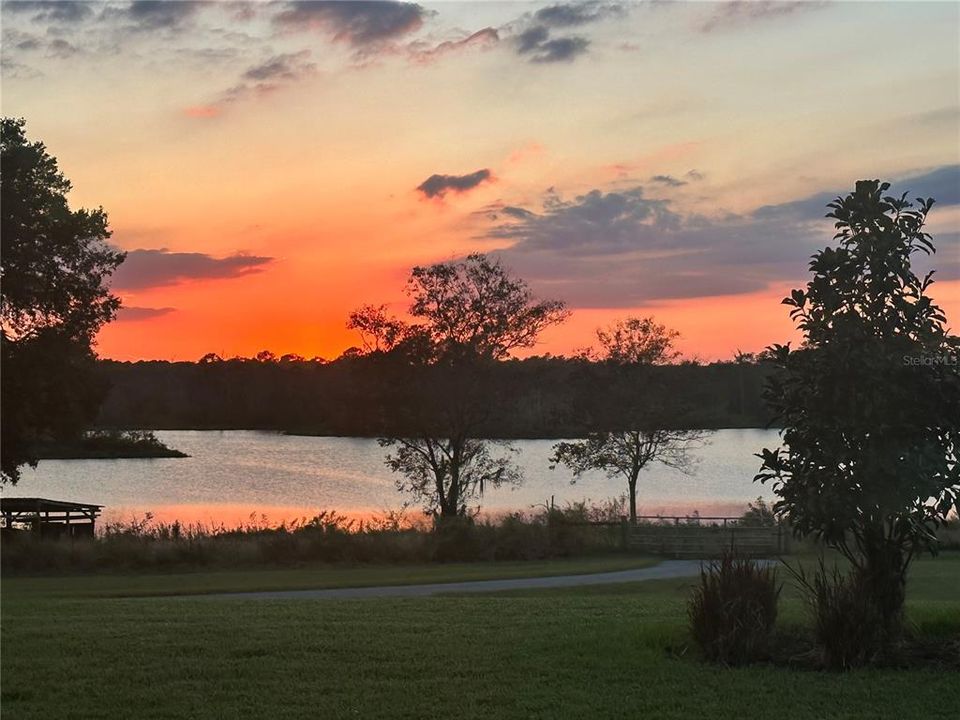 Под контрактом: $690,000 (5 спален, 4 ванн, 2840 Квадратных фут)