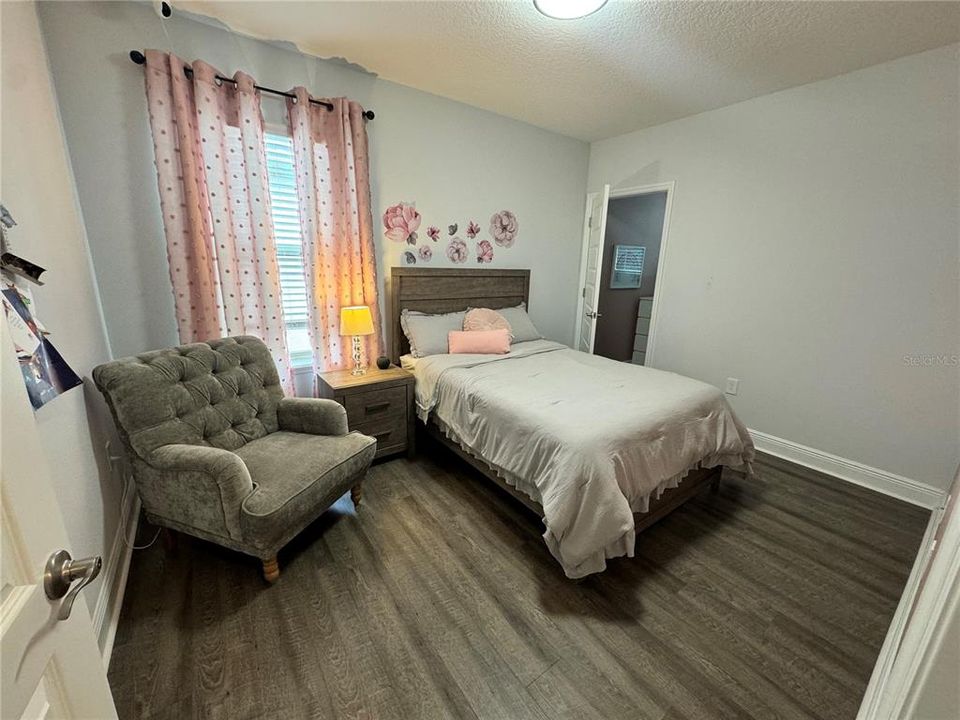 Под контрактом: $690,000 (5 спален, 4 ванн, 2840 Квадратных фут)