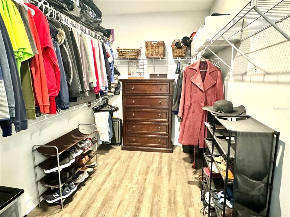 Под контрактом: $690,000 (5 спален, 4 ванн, 2840 Квадратных фут)