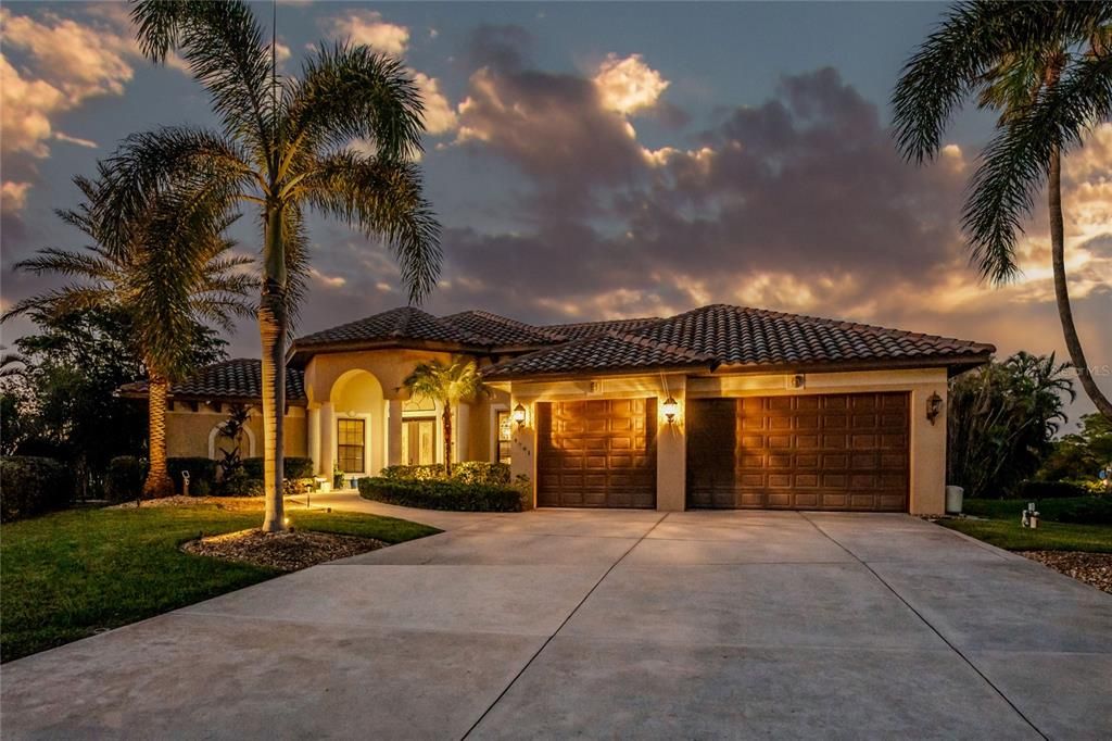 For Sale: $1,575,000 (4 beds, 3 baths, 2908 Square Feet)