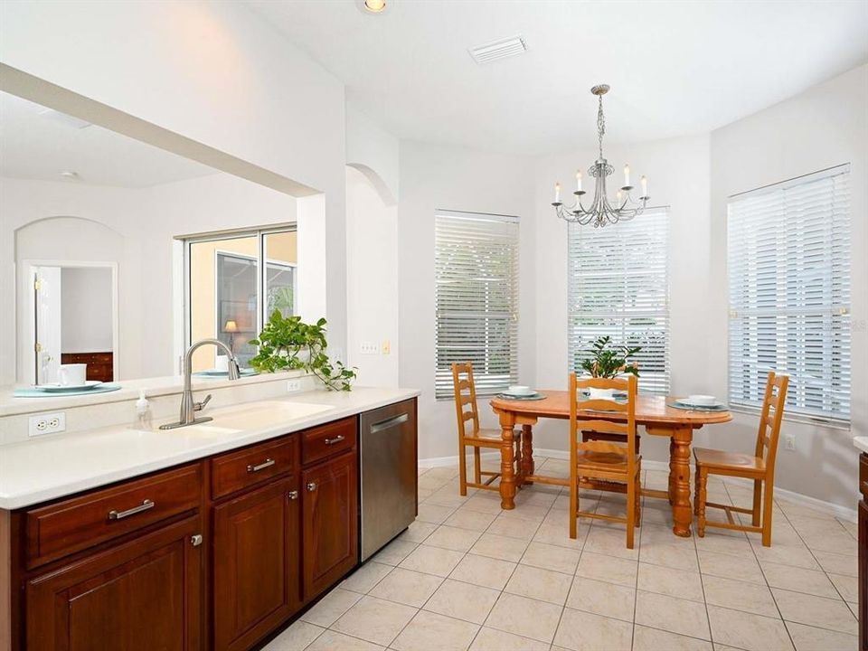 For Sale: $625,000 (4 beds, 3 baths, 2572 Square Feet)