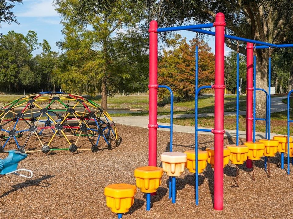 For Sale: $625,000 (4 beds, 3 baths, 2572 Square Feet)