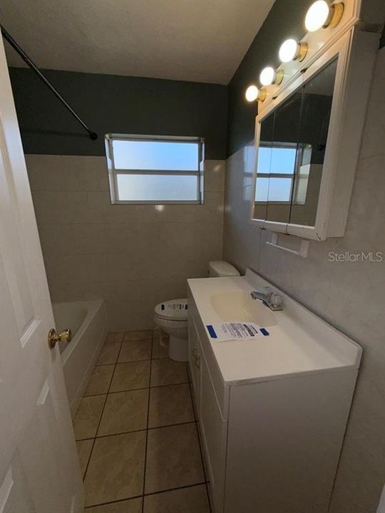 For Sale: $194,900 (2 beds, 1 baths, 1204 Square Feet)