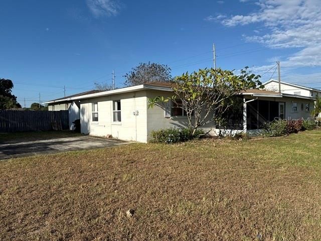 For Sale: $194,900 (2 beds, 1 baths, 1204 Square Feet)