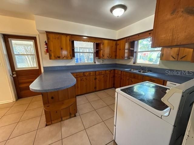 For Sale: $194,900 (2 beds, 1 baths, 1204 Square Feet)