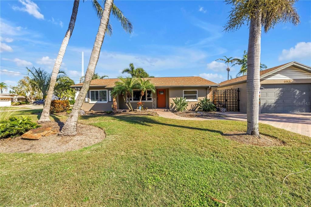 Active With Contract: $379,000 (3 beds, 2 baths, 1566 Square Feet)