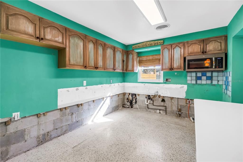 Active With Contract: $379,000 (3 beds, 2 baths, 1566 Square Feet)