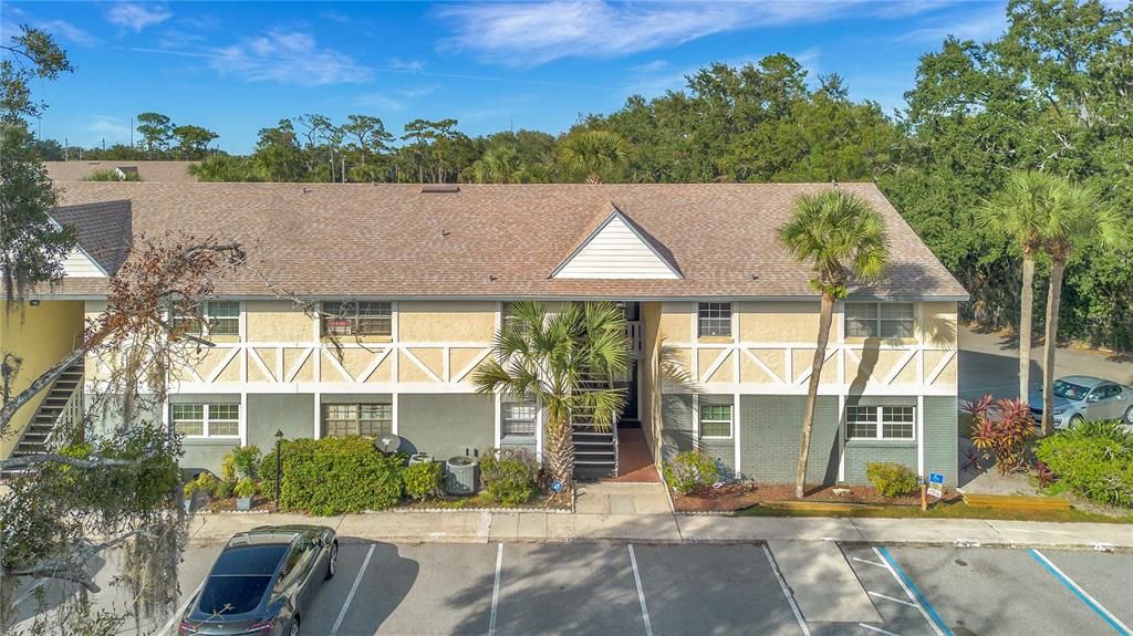 合同活跃: $175,000 (2 贝兹, 2 浴室, 967 平方英尺)