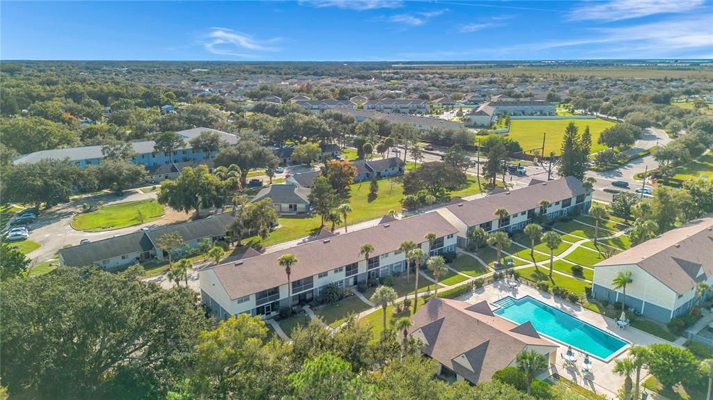 合同活跃: $175,000 (2 贝兹, 2 浴室, 967 平方英尺)