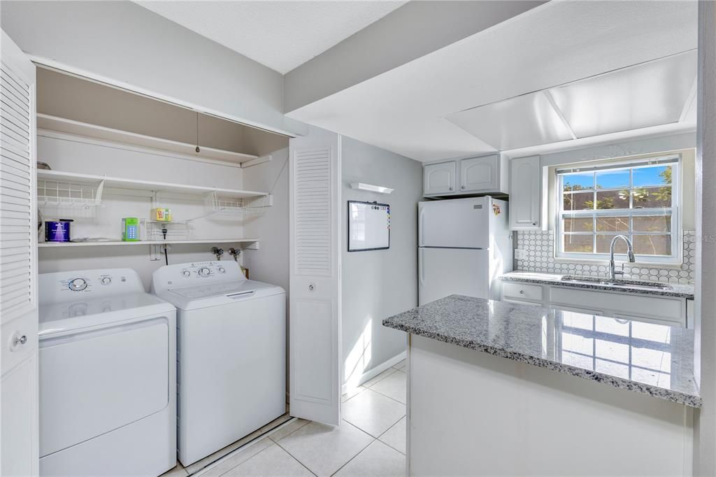 合同活跃: $175,000 (2 贝兹, 2 浴室, 967 平方英尺)