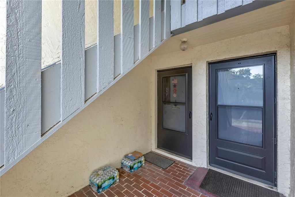 合同活跃: $175,000 (2 贝兹, 2 浴室, 967 平方英尺)