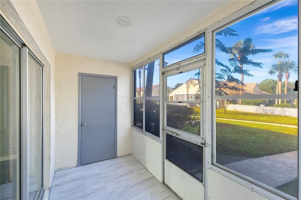 合同活跃: $175,000 (2 贝兹, 2 浴室, 967 平方英尺)