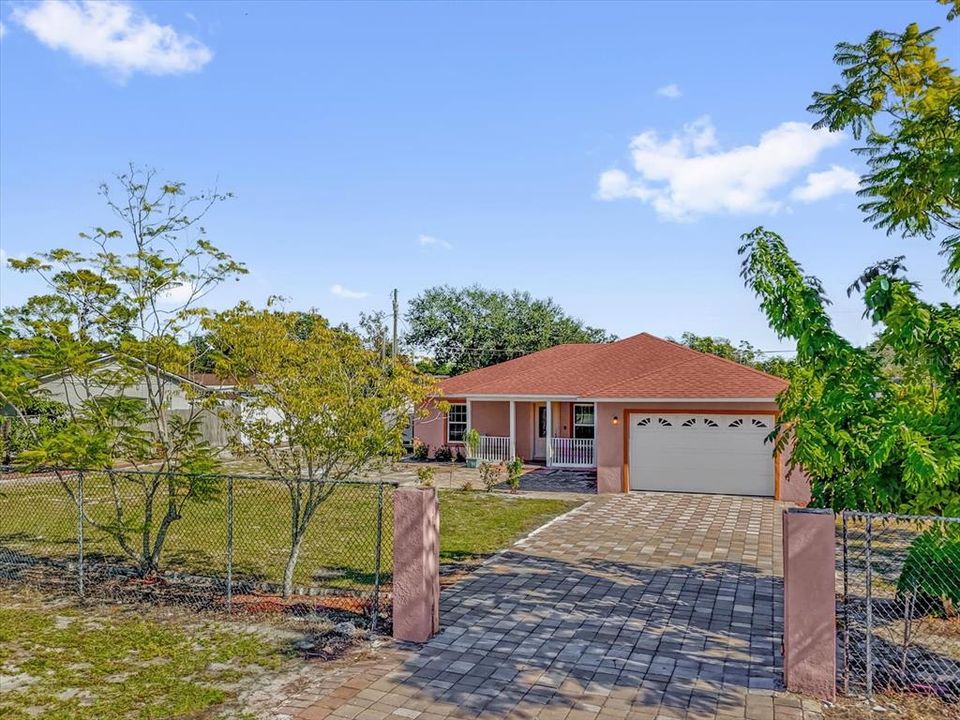 待售: $350,000 (4 贝兹, 2 浴室, 1816 平方英尺)