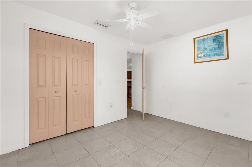 待售: $350,000 (4 贝兹, 2 浴室, 1816 平方英尺)