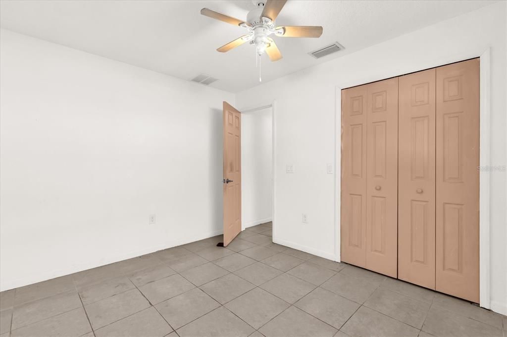 待售: $350,000 (4 贝兹, 2 浴室, 1816 平方英尺)