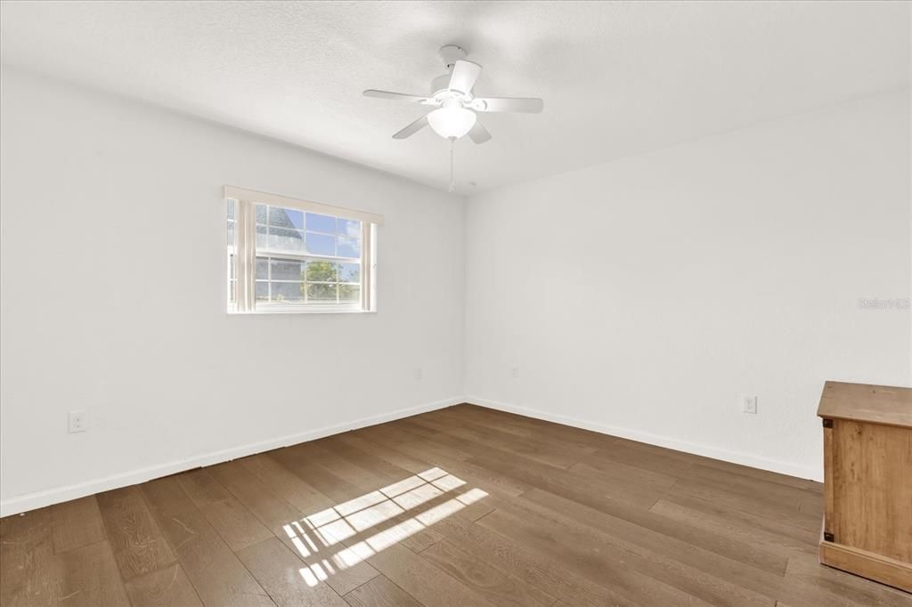 待售: $350,000 (4 贝兹, 2 浴室, 1816 平方英尺)