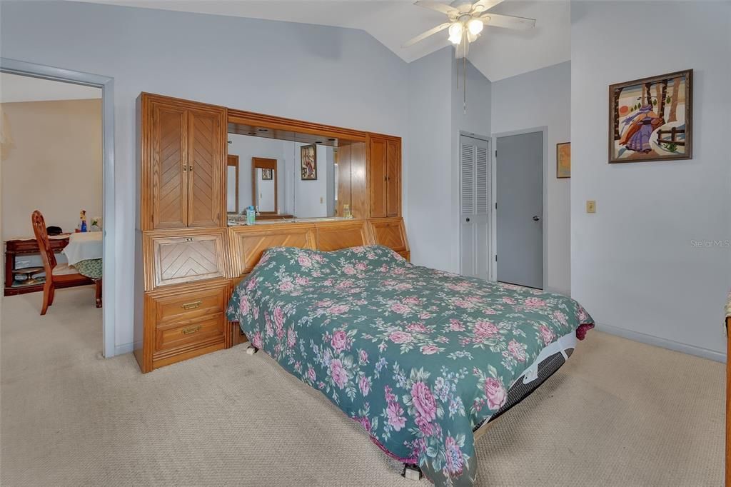 For Sale: $275,000 (3 beds, 2 baths, 1760 Square Feet)