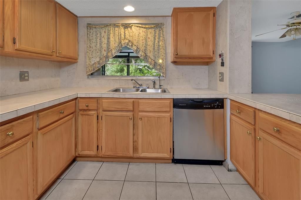 For Sale: $275,000 (3 beds, 2 baths, 1760 Square Feet)