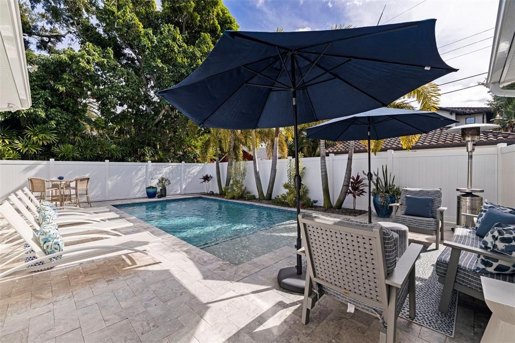 合同活跃: $1,699,000 (3 贝兹, 3 浴室, 2420 平方英尺)