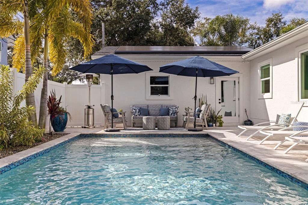 合同活跃: $1,699,000 (3 贝兹, 3 浴室, 2420 平方英尺)