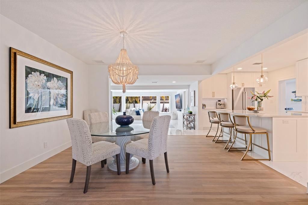 合同活跃: $1,699,000 (3 贝兹, 3 浴室, 2420 平方英尺)