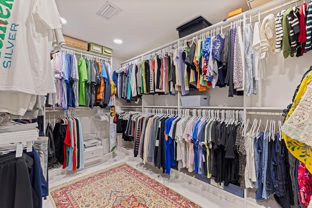 合同活跃: $1,699,000 (3 贝兹, 3 浴室, 2420 平方英尺)