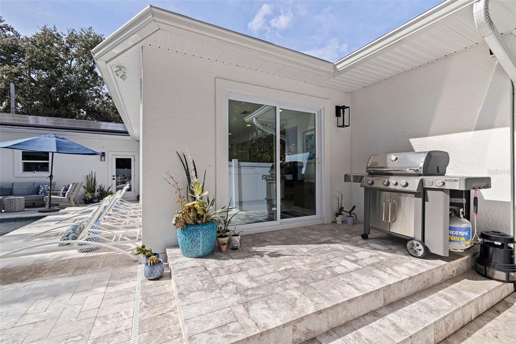 合同活跃: $1,699,000 (3 贝兹, 3 浴室, 2420 平方英尺)