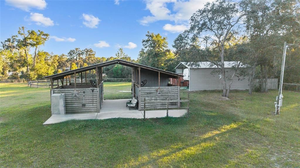 待售: $399,900 (4.70 acres)