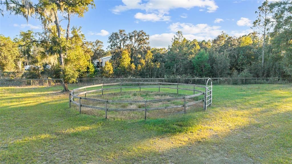 待售: $399,900 (4.70 acres)