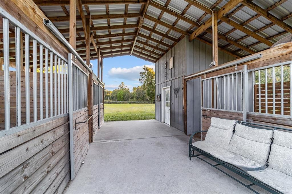 待售: $399,900 (4.70 acres)