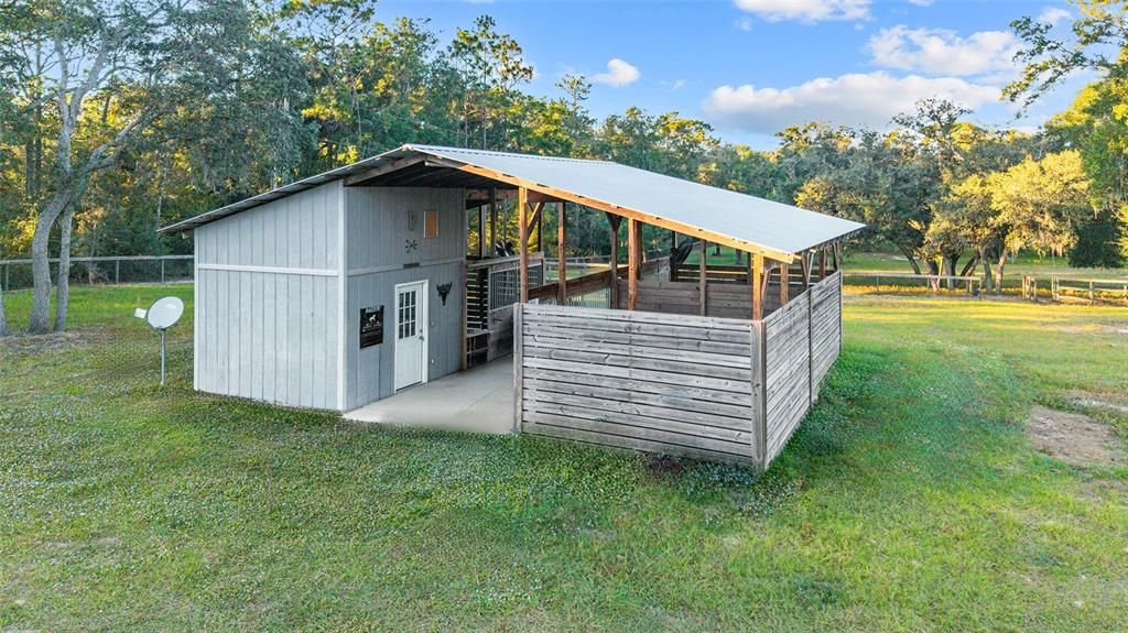 待售: $399,900 (4.70 acres)