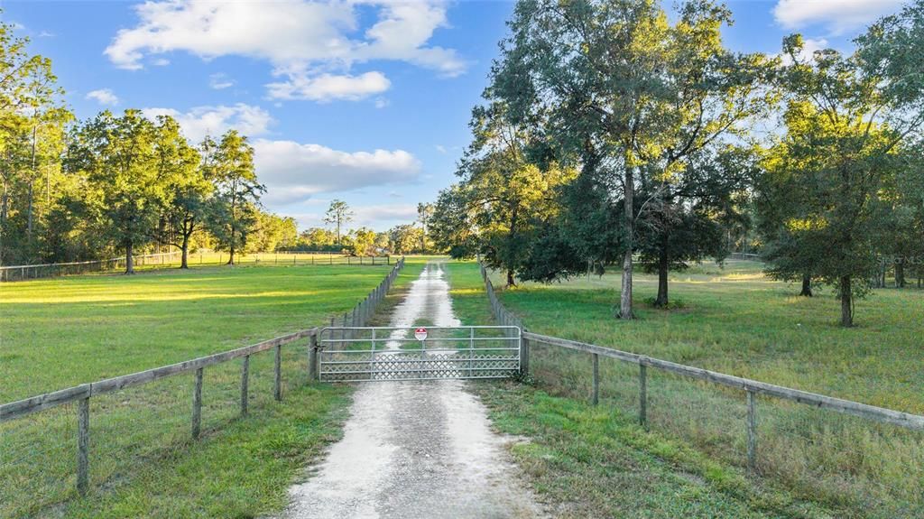 待售: $399,900 (4.70 acres)