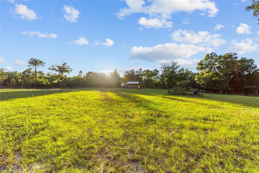 待售: $399,900 (4.70 acres)