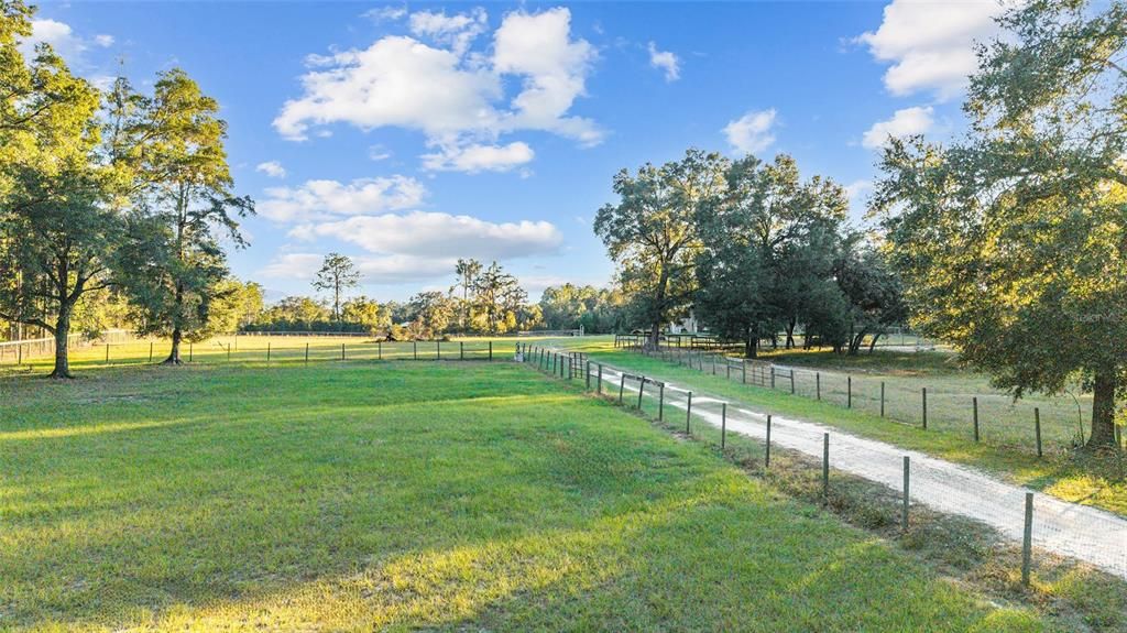 待售: $399,900 (4.70 acres)