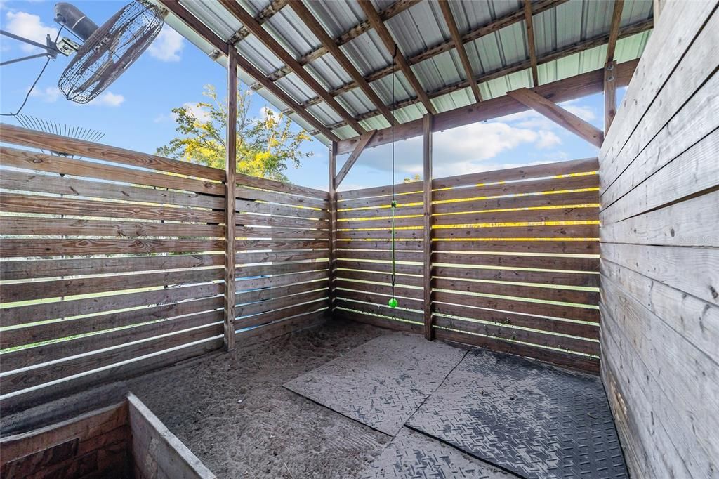 待售: $399,900 (4.70 acres)