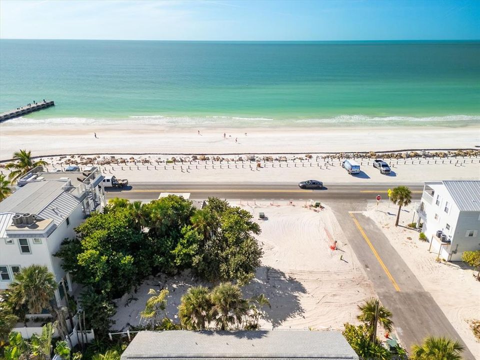 На продажу: $1,200,000 (0.11 acres)