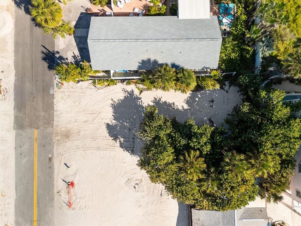 На продажу: $1,200,000 (0.11 acres)