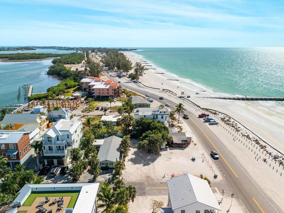 На продажу: $1,200,000 (0.11 acres)