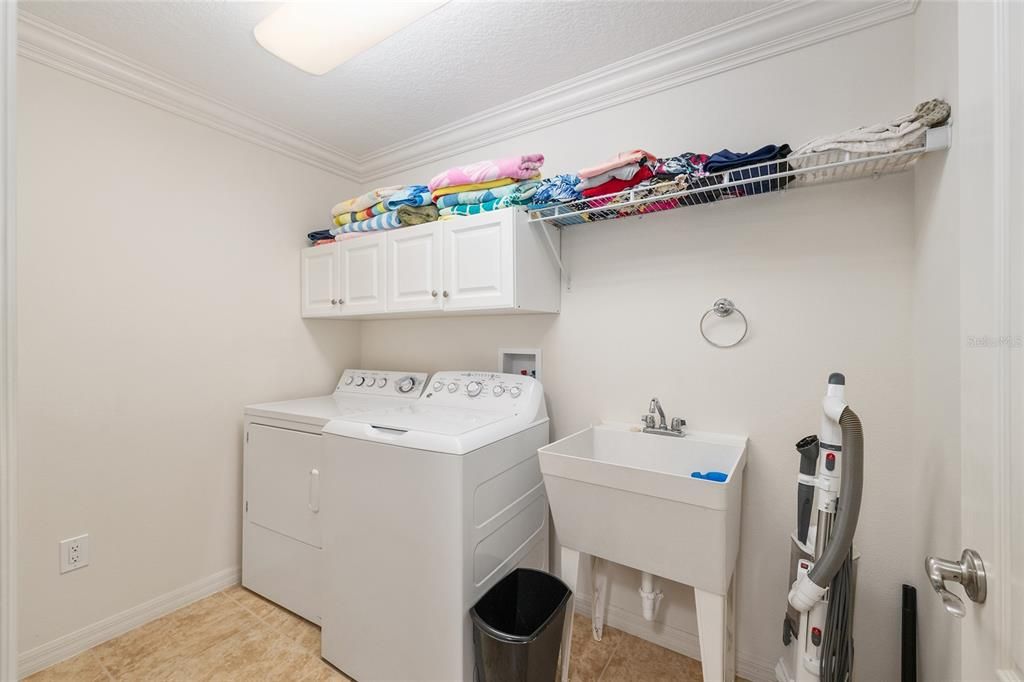 Active With Contract: $699,900 (3 beds, 2 baths, 2041 Square Feet)