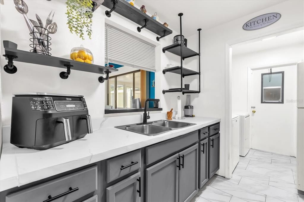 待售: $200,000 (2 贝兹, 2 浴室, 1289 平方英尺)