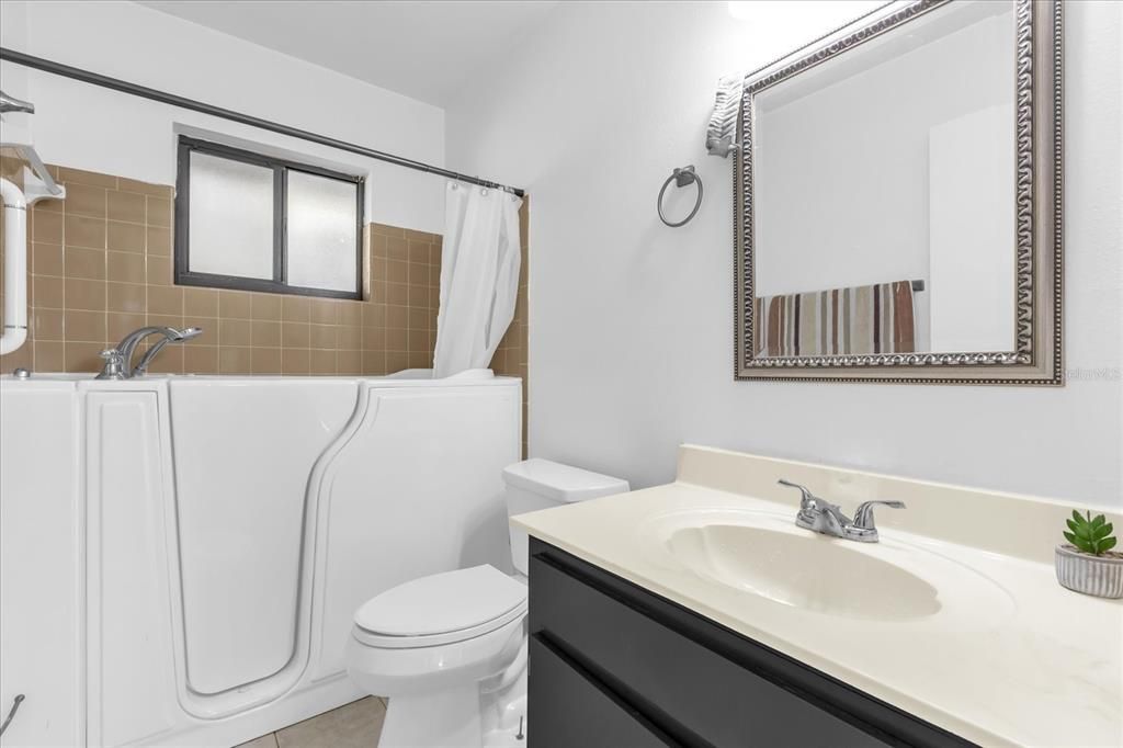 待售: $200,000 (2 贝兹, 2 浴室, 1289 平方英尺)