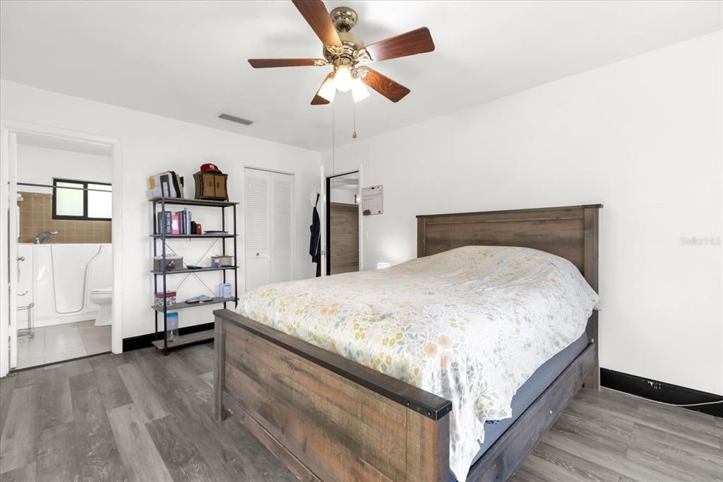 待售: $200,000 (2 贝兹, 2 浴室, 1289 平方英尺)