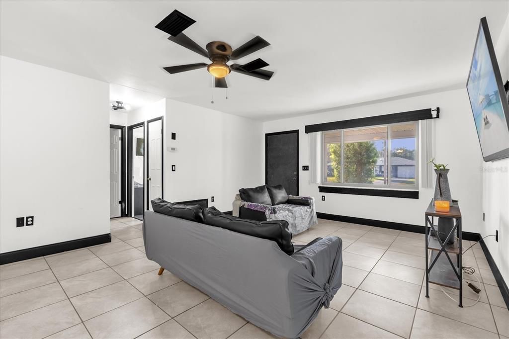 待售: $200,000 (2 贝兹, 2 浴室, 1289 平方英尺)