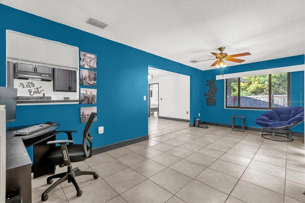 待售: $200,000 (2 贝兹, 2 浴室, 1289 平方英尺)