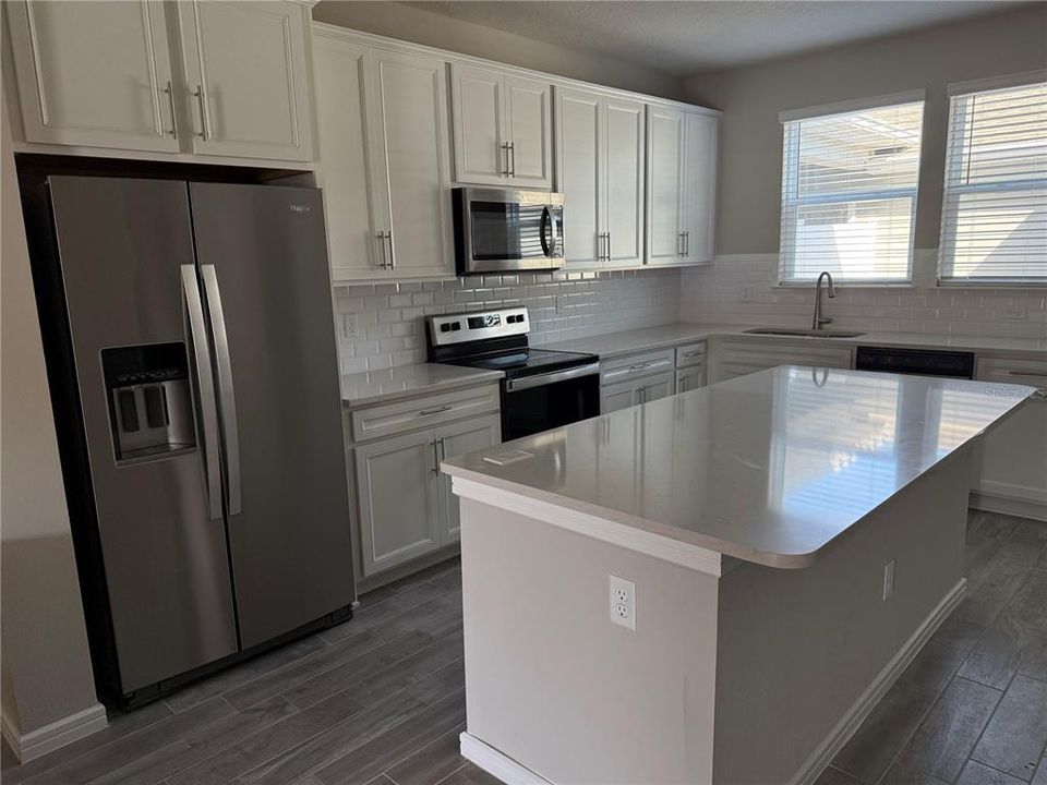 For Rent: $3,100 (3 beds, 2 baths, 1652 Square Feet)