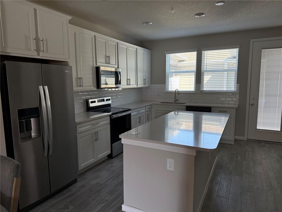 For Rent: $3,100 (3 beds, 2 baths, 1652 Square Feet)