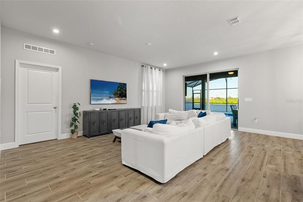 На продажу: $999,000 (5 спален, 5 ванн, 3680 Квадратных фут)