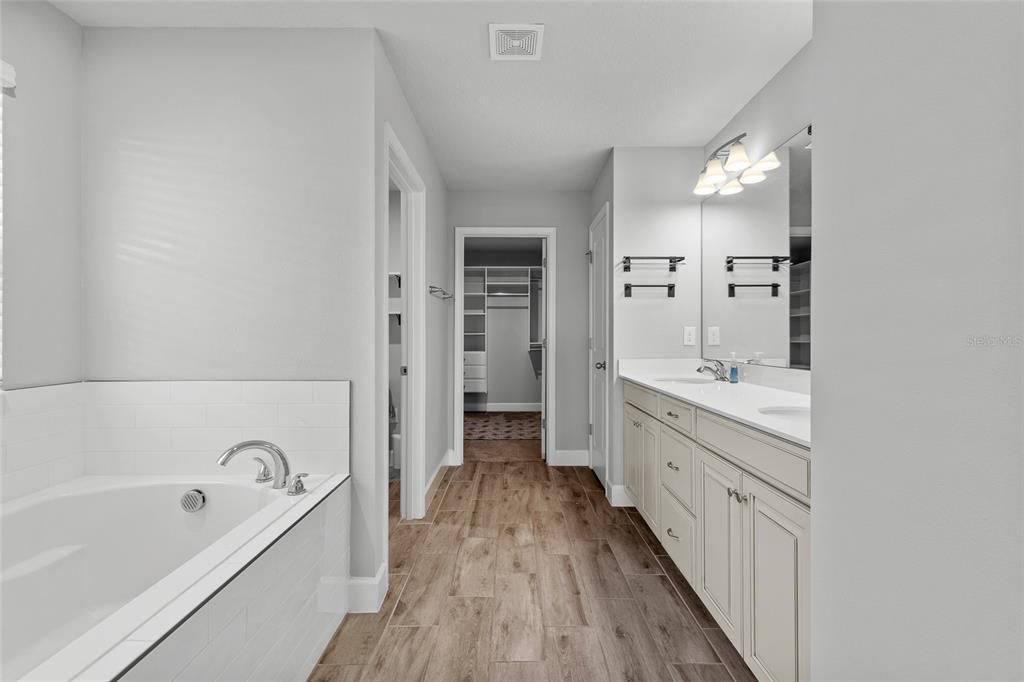 На продажу: $999,000 (5 спален, 5 ванн, 3680 Квадратных фут)